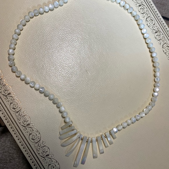 Jewelry - Vintage Mother of Pearl Necklace